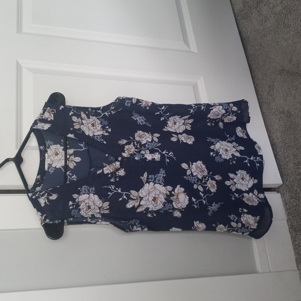 Women's size Medium sheer polyester Maurices Blouse